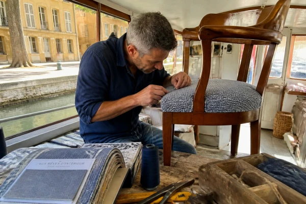 Artisan tapissier pour rénovation de mobilier de bateau Toulon